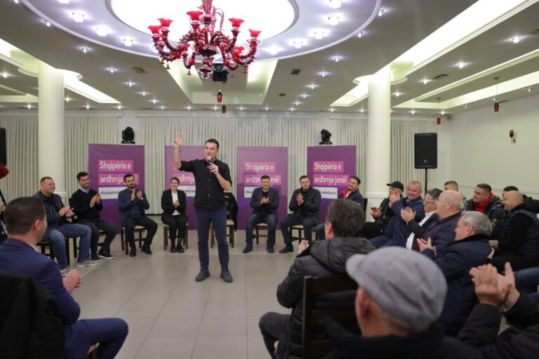 Veliaj nga Vora: PS e do votën për punë dhe shërbim. Luli me Saliun te vetja, për popullin s’pyesin më