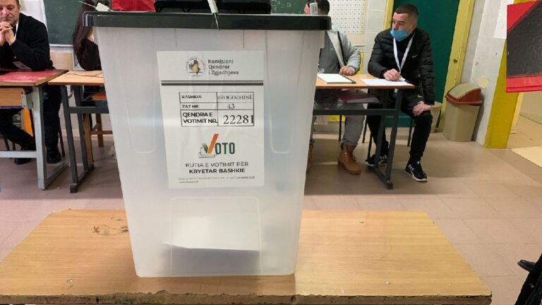 Votime me grushta, akuza dhe probleme në zonat e thella nga bora