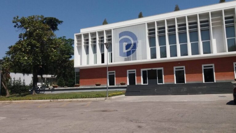 Reagon PD për eksplozivin në Shkodër: Kush mendon se mund të përkulë demokratët, i ka bërë llogaritë gabim!