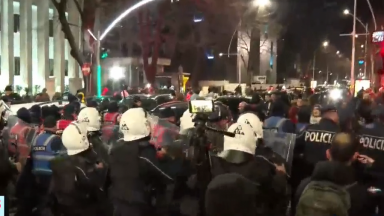 Policia po arreston qytetarët protestues, sidomos të rinjtë