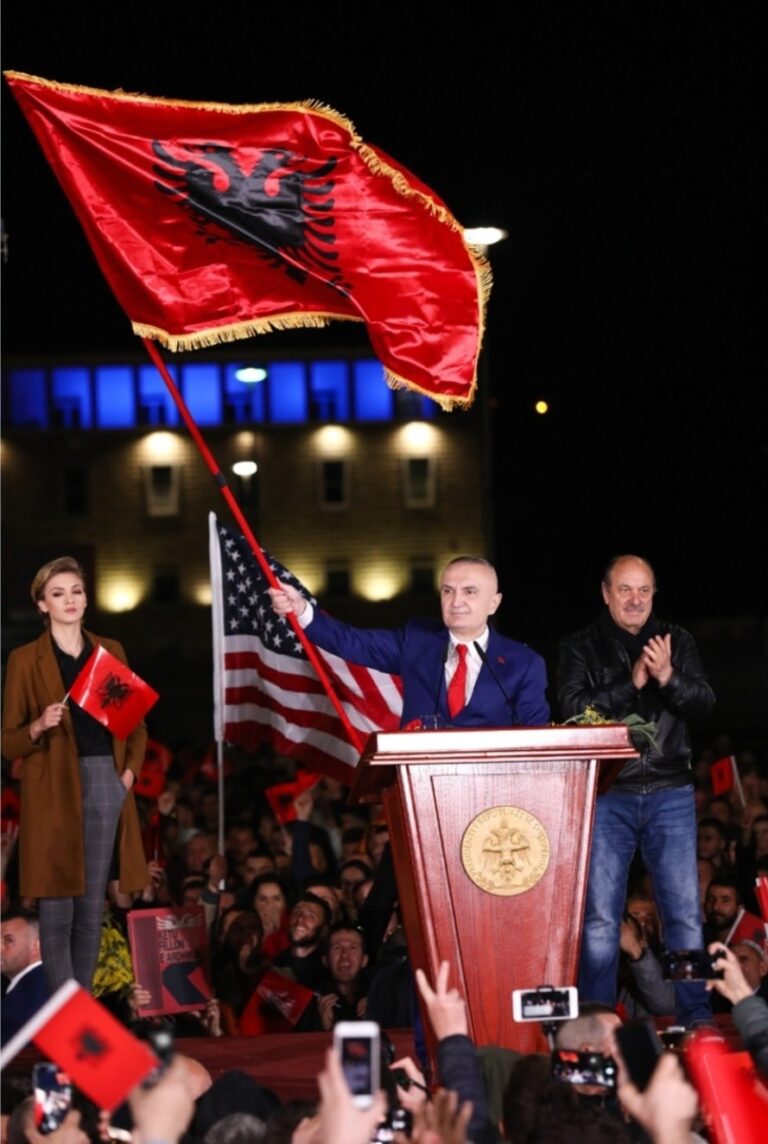 Petrit Vasili kujton 2 marsin 2020: Shqiptarët me në krye presidentin Meta i vunë gjoksin Sovranitetit dhe mbrojtjes së Kushtetutës