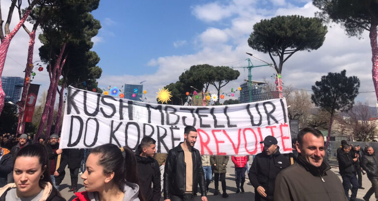 Mbyllet protesta para Kryeministrisë