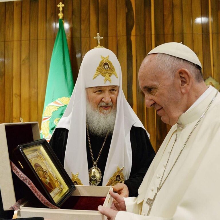 Moment për paqe? Patriarku rus Kirill flet me Papa Françeskun