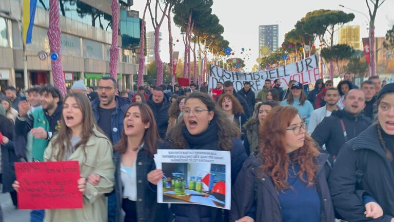 Rikthehen protestat kundër rritjes së çmimeve, avokati Lapaj: Të martën në shesh, ora 17:00