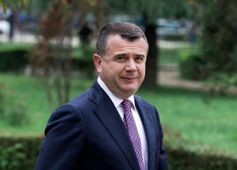 Deputet që në moshën 28 vjeçare, sot ministër i Brendshëm. Profili politik i Taulant Ballës