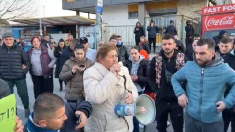 Protestë në Durrës, qytetarët në shenjë revolte bllokojnë rrugën