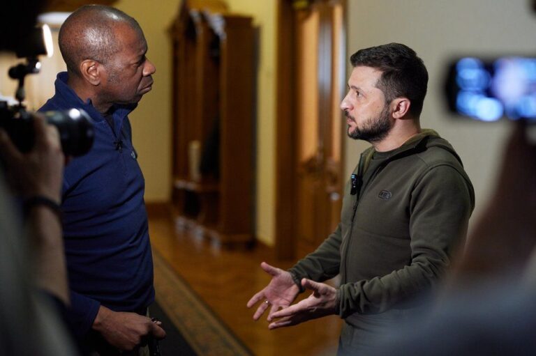 Zelensky akuza Europës: Paratë e gjakut po paguhen për naftën ruse. Perëndimi të na dërgojë armë
