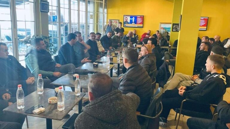Lulzim Basha vijon takimet me bazën, këtë herë me demokratët në Tiranë