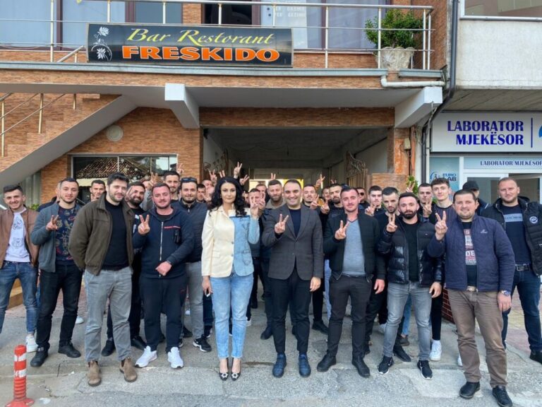 Belind Këlliçi në Koplik: Bashkimi i PD-së nis me të rinjtë e FRPD-së