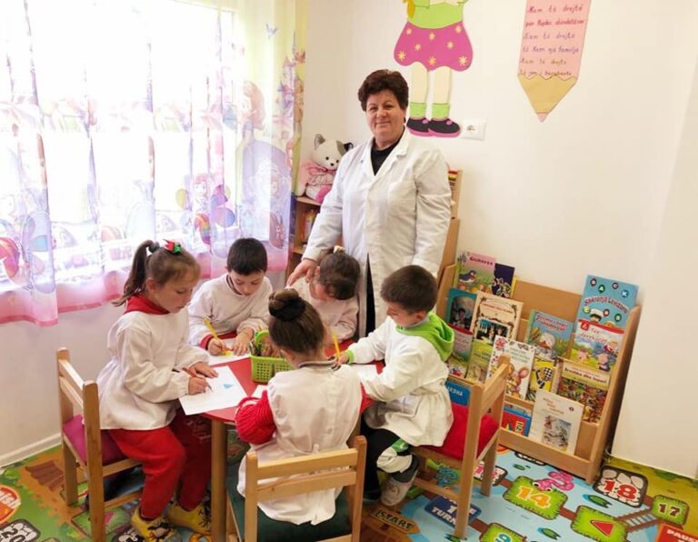 Bardha Lleshaj shërben si edukatore prej 20 vitesh në kopshtin “Zarife Hasanaj”, institucion i riparuar në kuadër të Programit “EU4Schools”