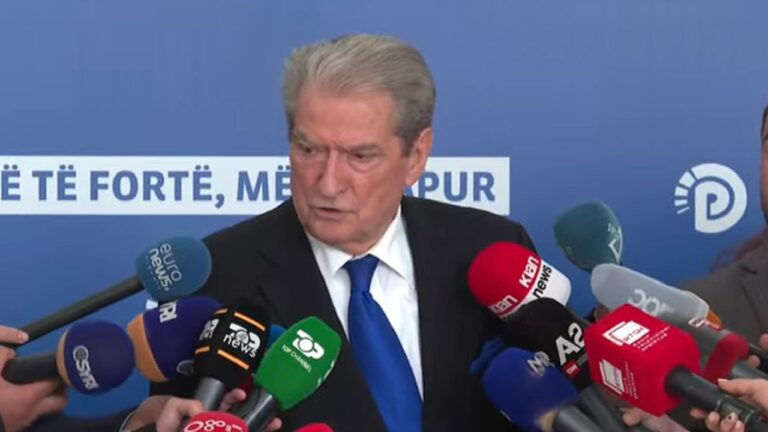 Sali Berisha: Në 2013 çmimi i naftës në bursë ka qenë i njëjti, por tregtohej më lirë