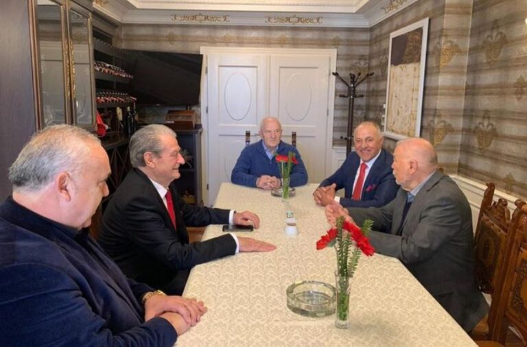 Berisha pret ish-presidentët në Tiranë: Takim me miq të vjetër