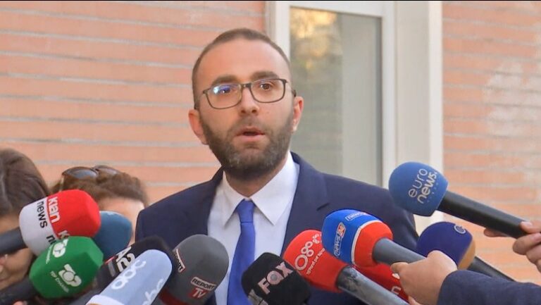 Vijon përplasja Bardhi-Berisha: Babi i Zenit mund të kërcënojë me kode mafioze këdo, por kurrë mua!