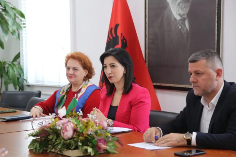 Ministrja Evis Kushi: Program i posaçëm për integrimin në shkolla të fëmijëve ukrainas