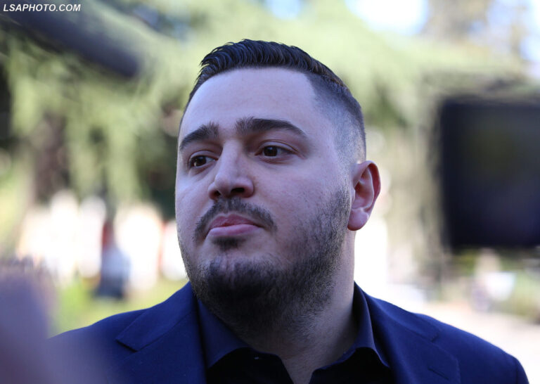 Të martën, grupi parlamentar i PS do të vendos edhe për fatin e mandatit të deputetit Ornaldo Rakipi