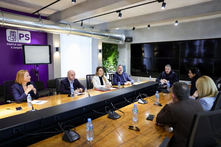 Damian Gjiknuri mbledh sekretariatin e PS-së: Riorganizimin dhe energji në çdo strukturë