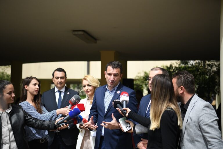 Veliaj uron Pashkët dhe jep lajmin: Një shtatore e Nënë Terezës në Parkun e Liqenit, si një vend lutjeje e reflektimi