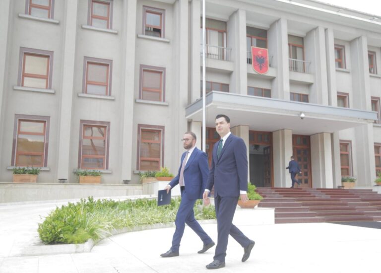 Presidenti i ri kalon nga PD-ja, por me çfarë “pazari”?