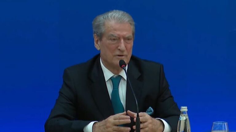 Berisha: Qeveria përgjegjëse për krizën energjetike në vend. Shiti lirë dhe ndau paratë!