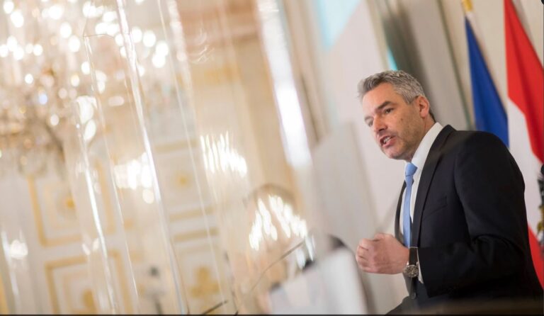 Kancelari austriak sot vizitë në Moskë. Lideri i parë evropian që takohet me presidentin rus pas shpërthimit të luftës