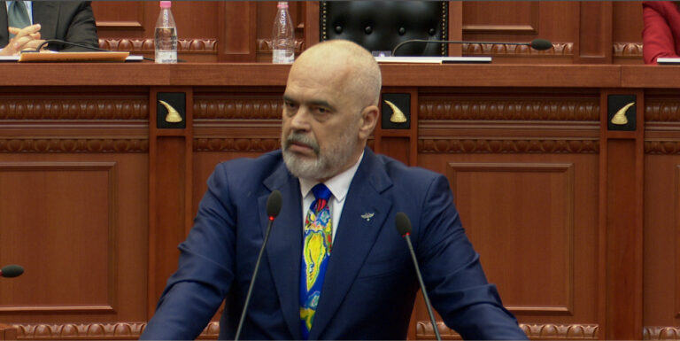 Edi Rama: Gazetarët kritikë ndaj qeverisë përballen me sulme politike? Çfarë fantazie!