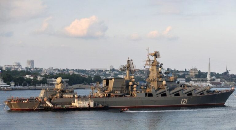 Inteligjenca britanike: Shkatërrimi i anijes ushtarake nga ukrainasit, goditje e rëndë për Rusinë
