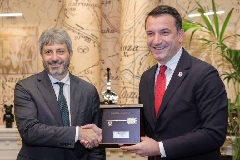 Erion Veliaj pret Kryetarin e Dhomës së Deputetëve të Italisë, Roberto Fico: I ftoj të gjithë të vizitojnë Tiranën