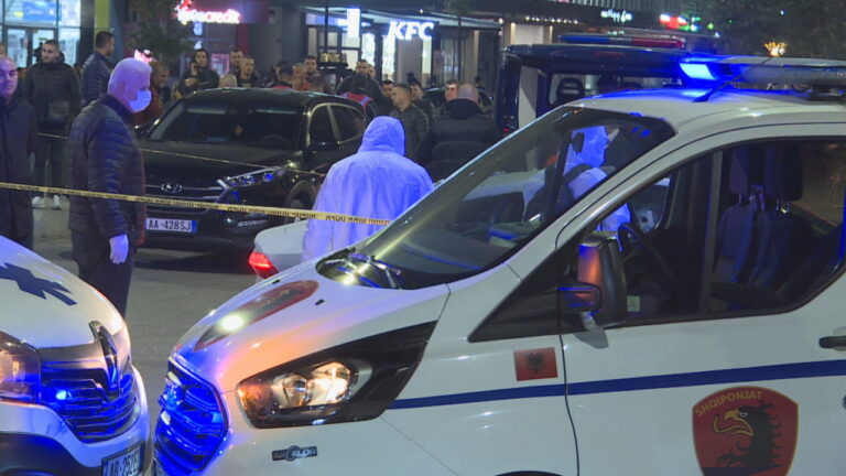 Krimet mafioze, policia nuk gjen as makinat e djegura