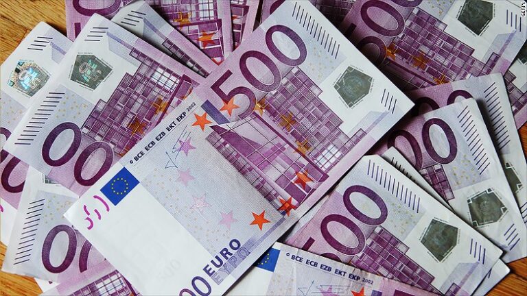 Euro në minimumin historik, bie poshtë 120 lekëve