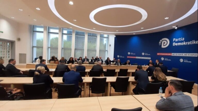 Alibeaj del kundër Komisionit të Rithemelimit, mbledh grupin parlamentar: Kam detyrim që të dëgjoj çdo deputet