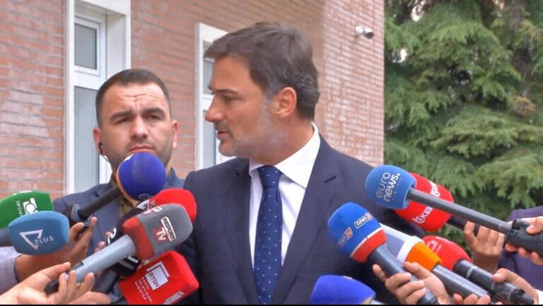 I shkarkuar nga Berisha? Alibeaj: Nuk e njoh vendimin, vijoj që të jem kryetar