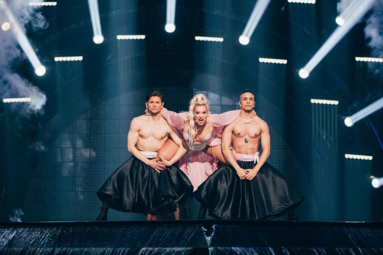 Me lot në sy, Ronela Hajati: Zero mbështetje në “Eurosong”, edhe klipin e pagova vetë! Lumi i kritikave më lëndoi