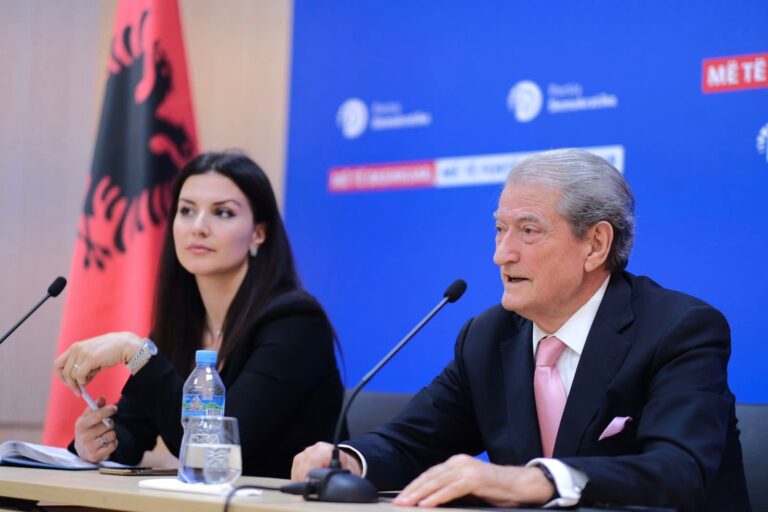Kush po e sulmon? Berisha e pranon për herë të parë: Presioni vjen nga Washingtoni