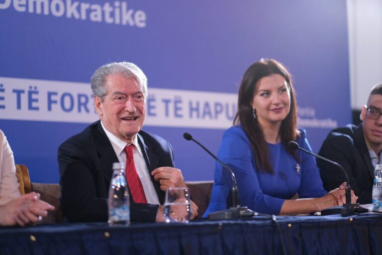 PS votoi kundër rezolutës për Srebrenicën/ Berisha: Rama habiti botën, por e urdhëroi Vuçiç