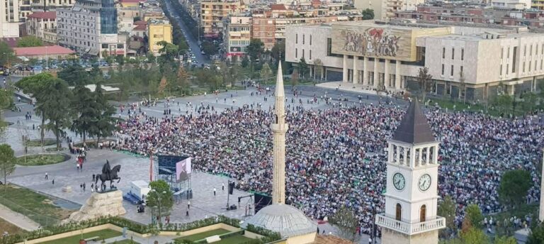 Besimtarët myslimanë do e falin Fiter Bajramin në sheshin “Skënderbej”