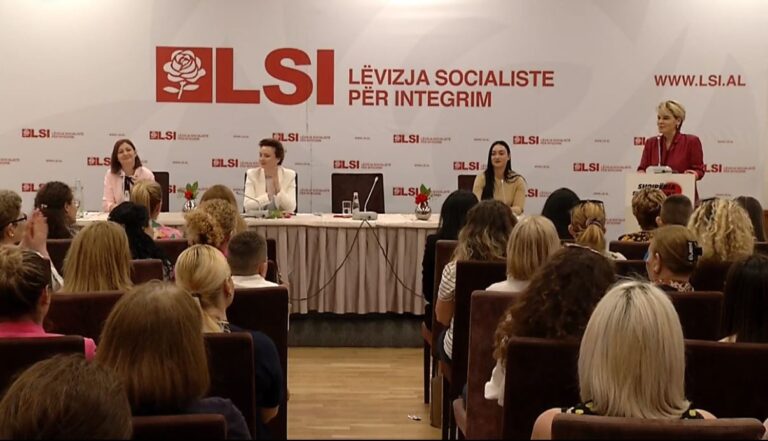 Kryemadhi takim me gratë e LGI-së në Tiranë (VIDEO)