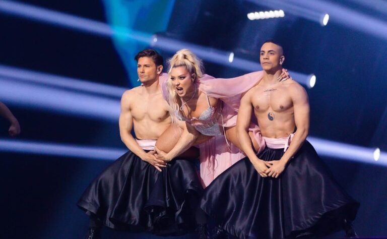 Kronikë/“Më lanë në mes të katër rrugëve”, Ronela Hajati: Kam paguar vetë hotelin e stafit në Eurovision
