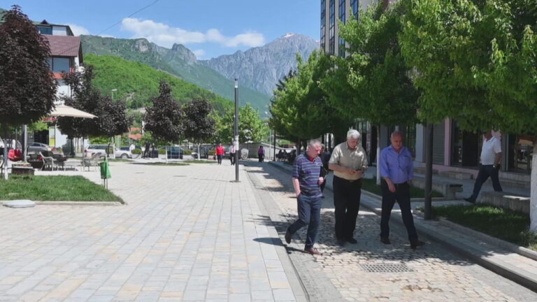 Banorët e Tropojës kundër shkrirjes së Gjykatës, duhet të ecim 100 kilometra larg