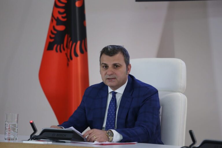 Skema e mashtrimit me kreditë, caktohet data e seancës dëgjimore të deputetëve të PD-së me Gent Sejkon