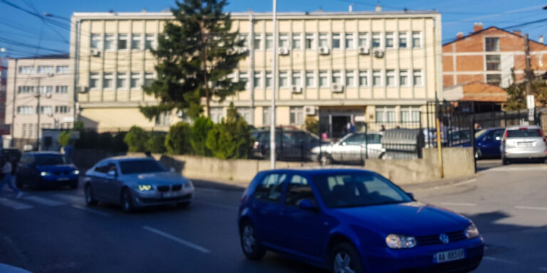 Dënohet me tre vite burg deputetja shqiptare
