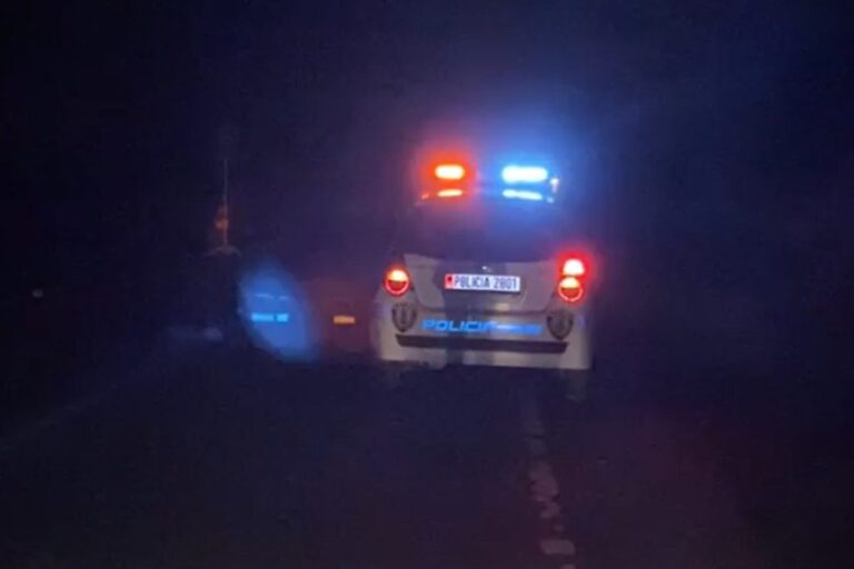 Përfshihet nga flakët kamioni në lëvizje, shpëton mrekullisht shoferi
