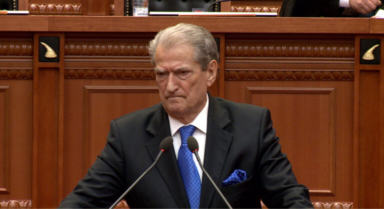 Berisha: Vuçiç një Putin i vogël. Arkitekt i gjenocidit të boshnjakëve