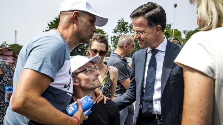 Kryeministri i Holandës u kërkon falje veteranëve të Srebrenicës