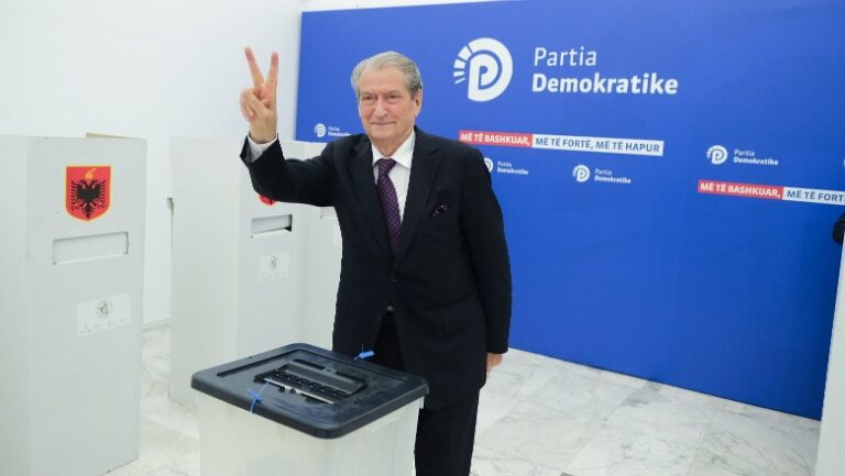 Kryetari Sali Berisha voton për postet drejtuese të PD-së
