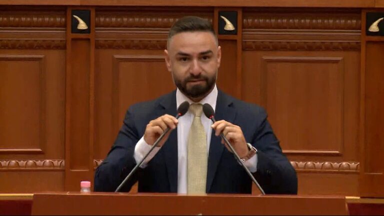 Debati në Kuvend për zjarret/Agalliu-Peleshit: Me lekët e vjedhura nga Inceneratorët mund të kishit blerë një helikopter