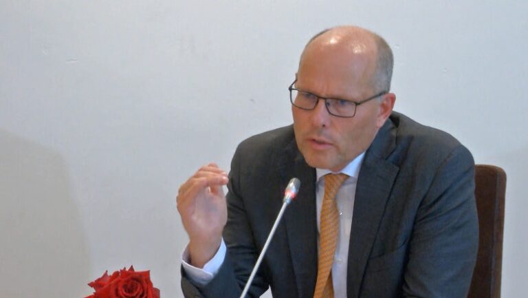 Vetoja e Bullgarisë/ Deputeti gjerman: Shqipëria të ndahet nga Maqedona e Veriut për në BE