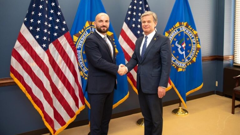 Gledis Nano pritet nga drejtori i FBI-së Christopher Wray në Washington