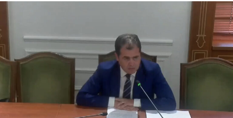 Debate në Komisionin e Ligjeve, Bylykbashi kërkon dekretin që Meta e firmosi nga Stambolli
