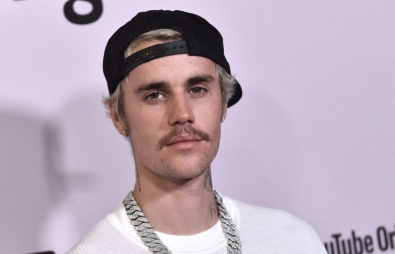 Justin Bieber mund të mbetet me pasoja afatgjata nga paraliza e fytyrës