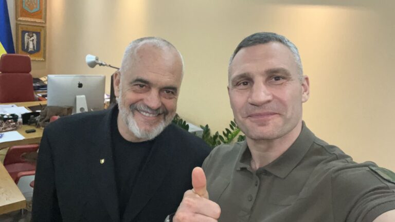 Rama takon ish-kampionin e boksit, Veliaj: Të dy janë lider të botës së lirë